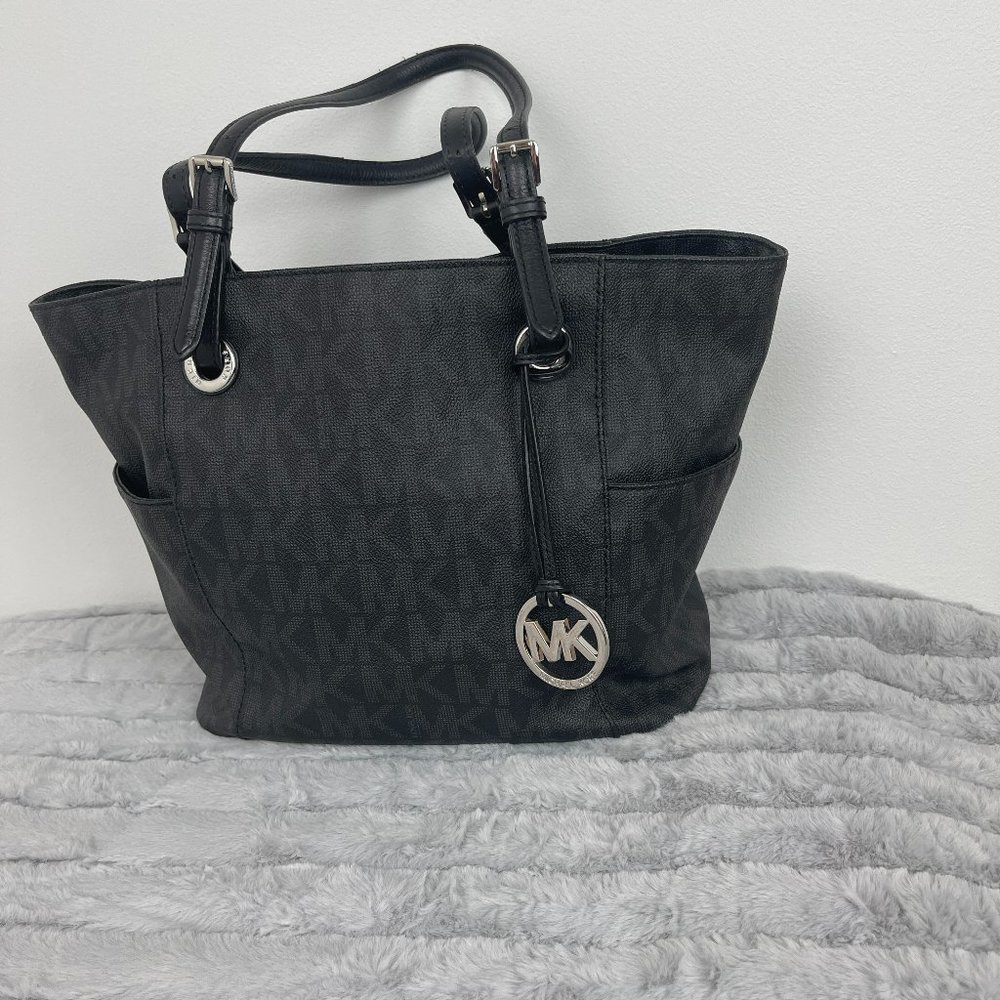 Michael Kors Jet Set Signature East West Black Gray Tote Bag Purse EUC